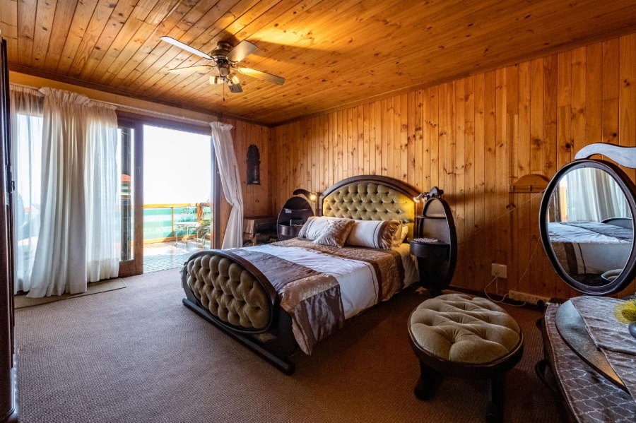 To Let 4 Bedroom Property for Rent in Herolds Bay Western Cape